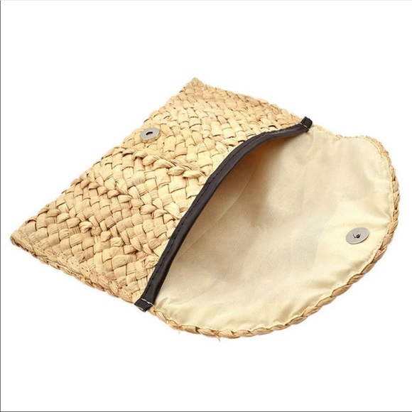 🔥 bohemian wicker pouch 🔥 - Picture 3 of 5